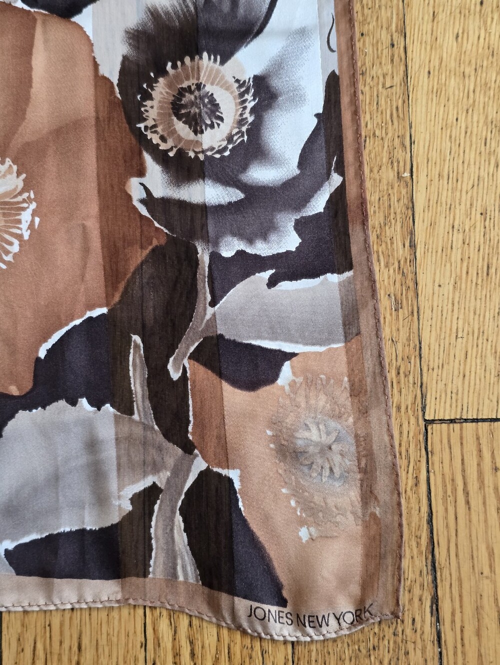 Vintage Jones New York 💯 Silk Scarf - Picture 9 of 10